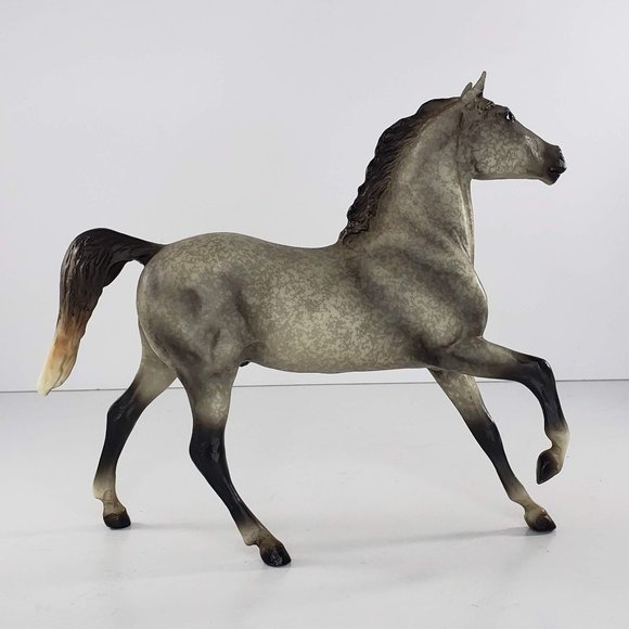Breyer Horse Classic Hugo Saddle Club Eventing Dapple Grey Black Beauty #61105 - Picture 4 of 13